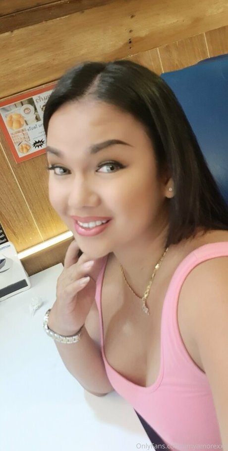 amyamorevip hot star pics