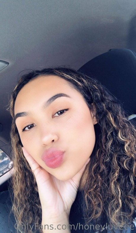 honeyluveee pornstar pretty pics