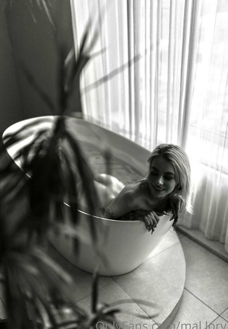 mal lory high quality pornstar pics