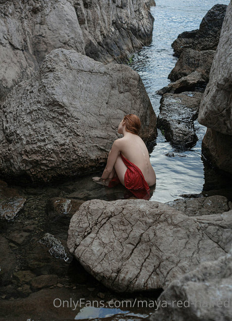 maya red haired model hot pic