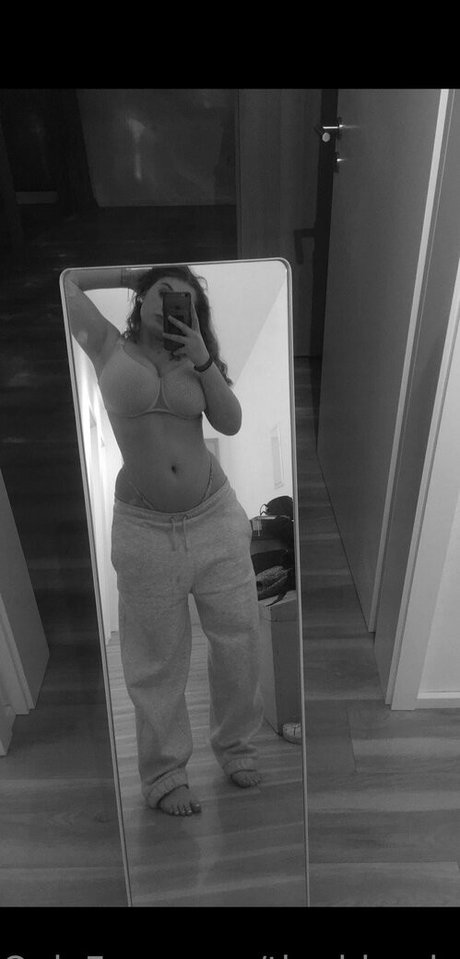 the blonde the brunette beautiful star pic