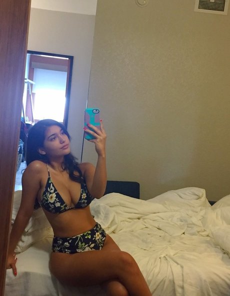 Chloe Medina star hot img