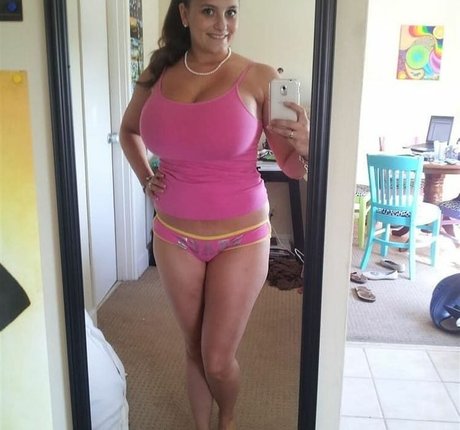 Avery Harwood model exclusive pictures