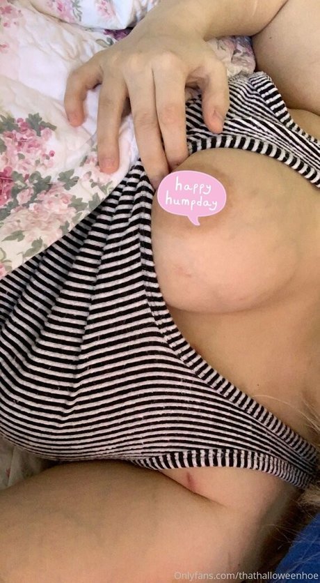 xoxbuttonsbabee nude model photo