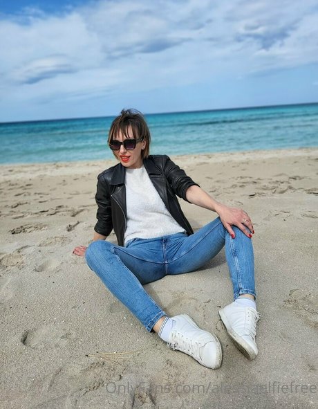 alessiaelfiefree perfect model img