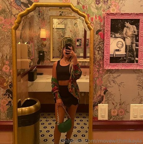 movewithmikayla naked star image