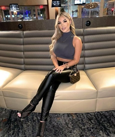 lilmissredfox69 model hot img