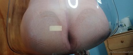 lilwolfy69 naked star photo