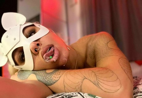 yourredlady hot actress image