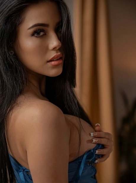 mia paulina top actress galleries