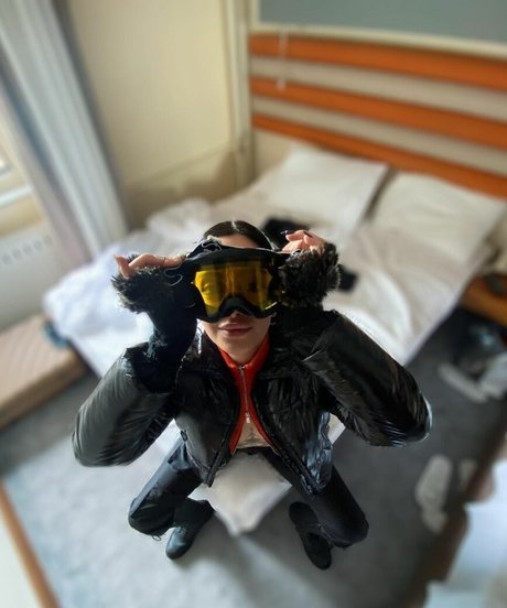 aysgencc nudes actress image