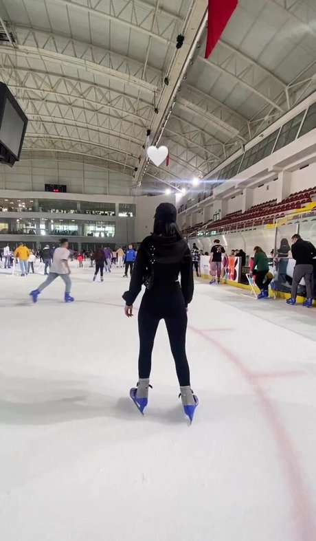 aysgencc model top pic