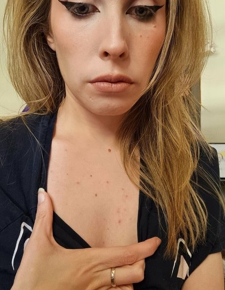 Chio Uyuni model nudes galleries