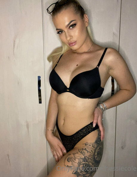 chessiecole pornographic model photos