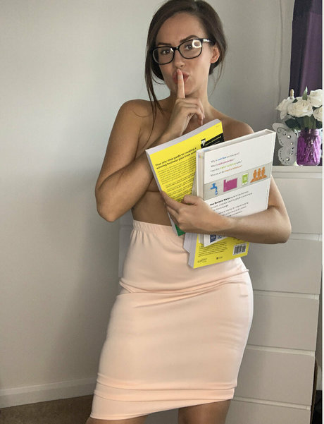 milfcharlieerose3 pornographic actress picture