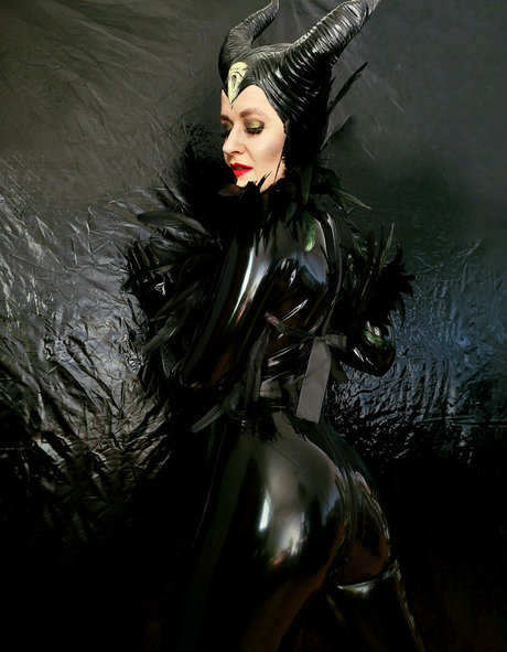 kittylou erotic model photo