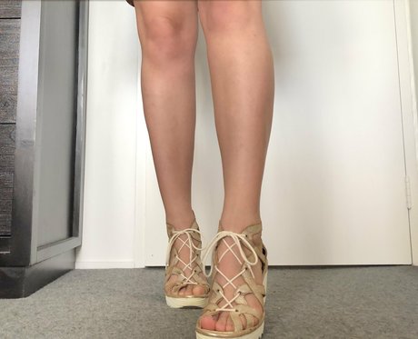 toesofmidna sexy model img