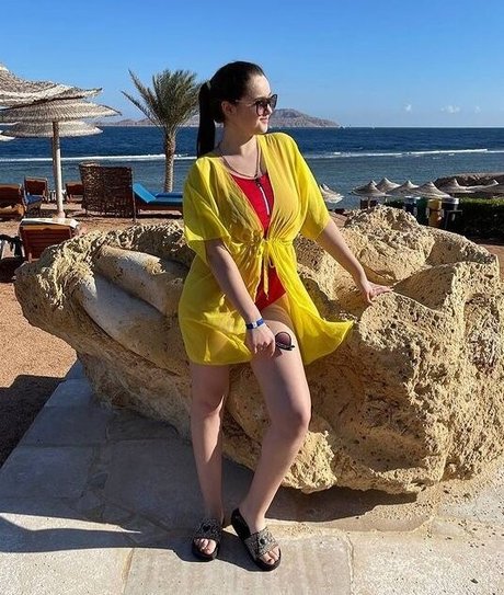 SweetBoobs_ model top pic