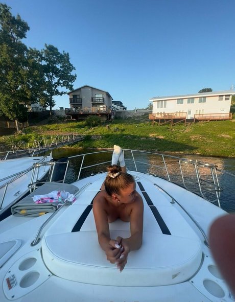 misstkn model pornographic photos