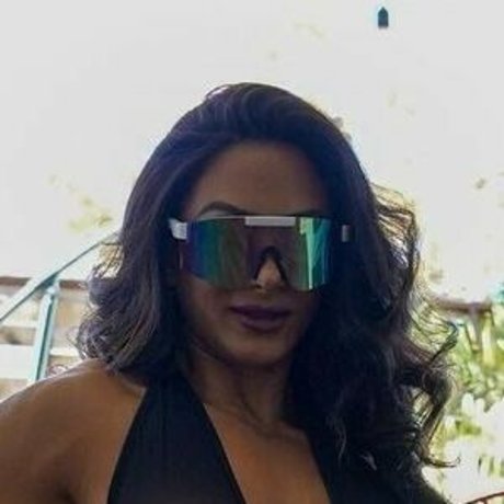 Fitronnie hot actress images