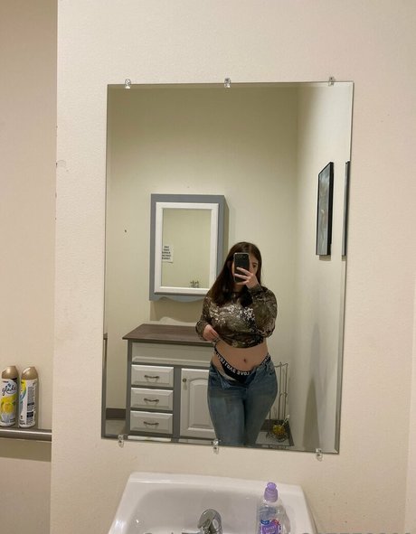 dylinnis erotic star img