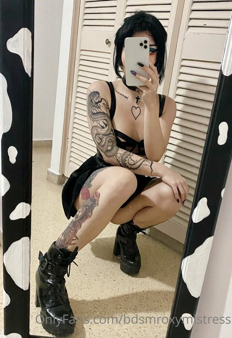 bdsmroxymistress model erotic photos