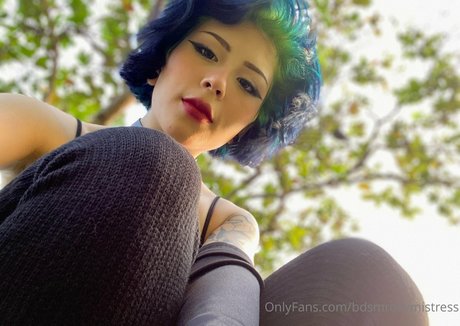 bdsmroxymistress pretty model image