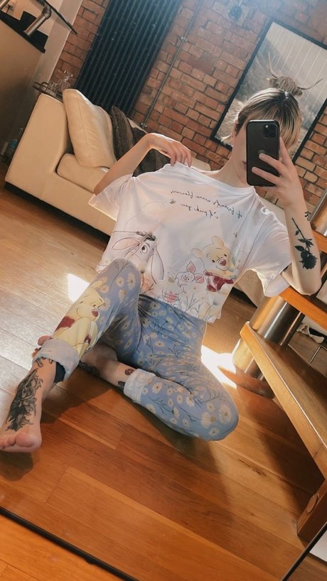 JadeVow nackten pornostar bild