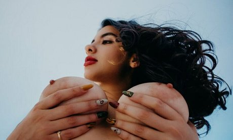 CAMILA VALENCIA sexy schöne galerie