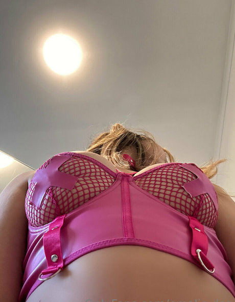 Emalie Das top nackten galerie
