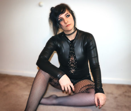 zierliche onlyfans kostenlose nackte galerie