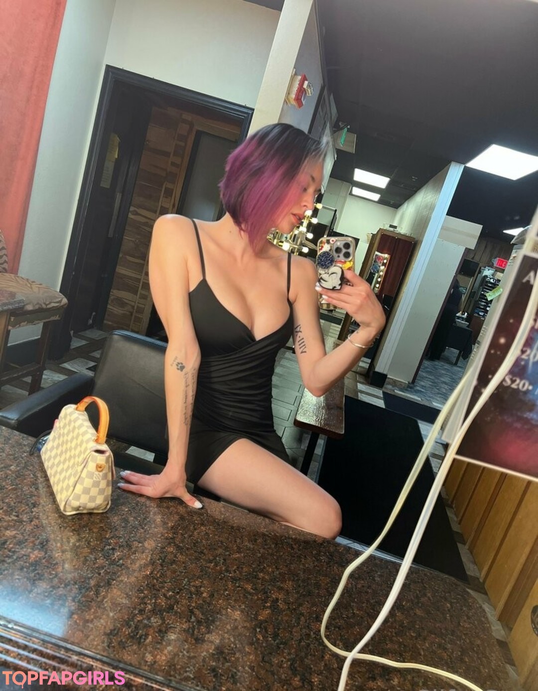 schüchterne onlyfans schöne pornographische bild