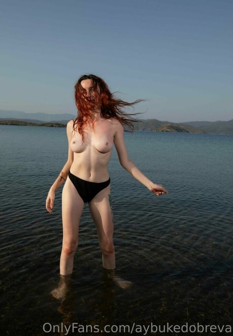 Aybuke Dobreva model top bilder