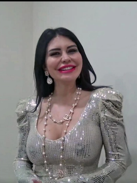 Ebru Polat porno perfekte fotos