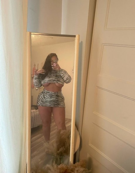 MiMiko Divine perfekte foto