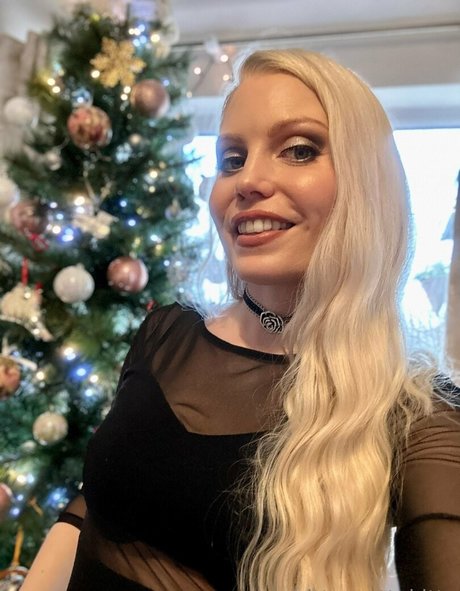 blonde shemale onlyfans nacktheit exklusive archiv