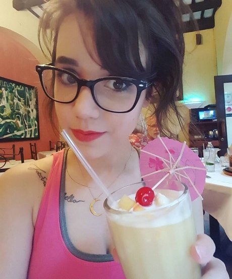 Deernadia erwachsene nackte bilder