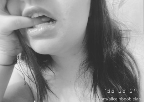 aliceinboobieland schauspielerin nackten bild