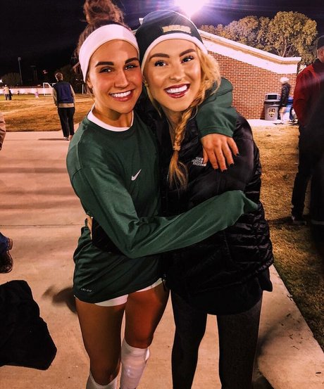 Caroline Wall nackt schöne archiv