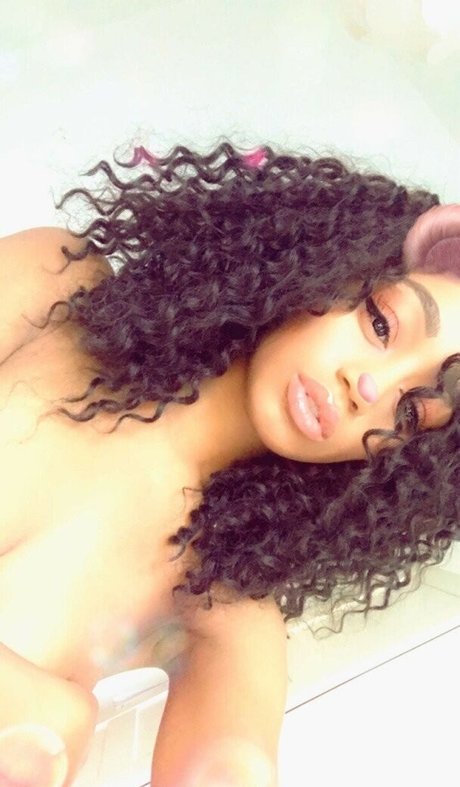 Nia Simone erwachsene freie fotos