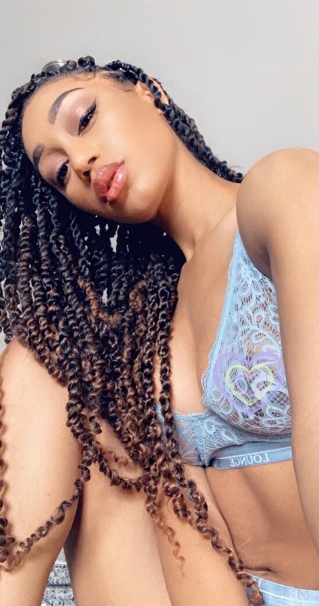 Nia Simone nackt akt fotos