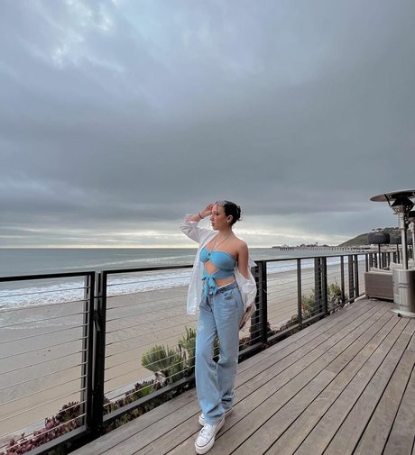 Ava Kolker hübsche akt fotos