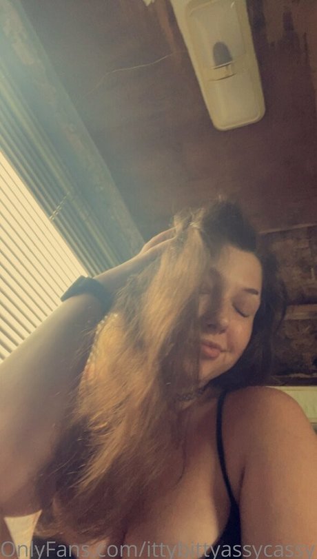 ittybittyassycassy schauspielerin beste bild