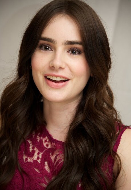 Lily Collins schöne nackten bilder