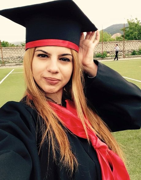 Roberta Ptru porno schöne archiv