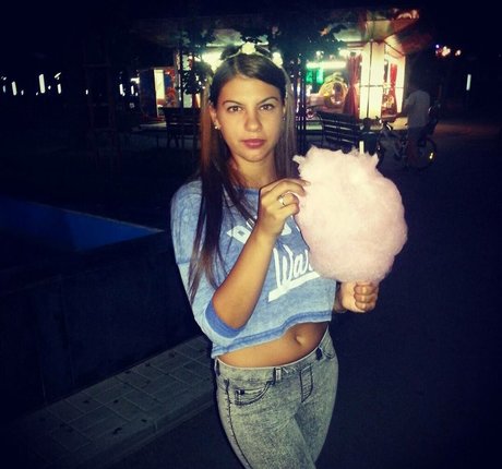 Roberta Ptru kunst heiße bilder