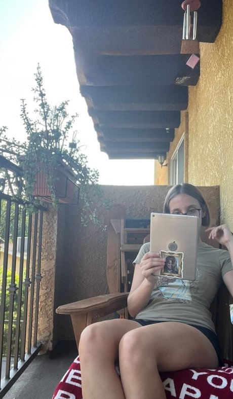 Ashley Victoria Robinson kunst hübsche bild