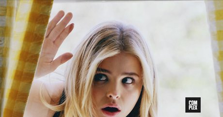 vollbusige milf onlyfans erwachsene nacktheit foto