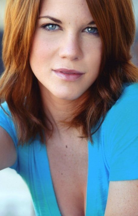 Courtney Hope top beste bilder