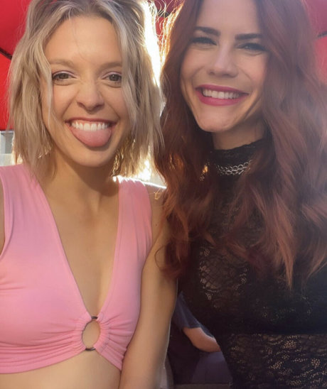 Courtney Hope porno schöne bilder